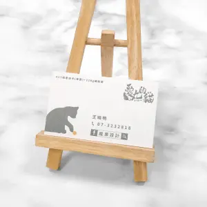 細紋紙材質表面有細密紋理,類似霧面沙龍質感、觸感溫和舒適。印刷效果俐落清楚,整體視覺呈現溫暖而精緻的效果。