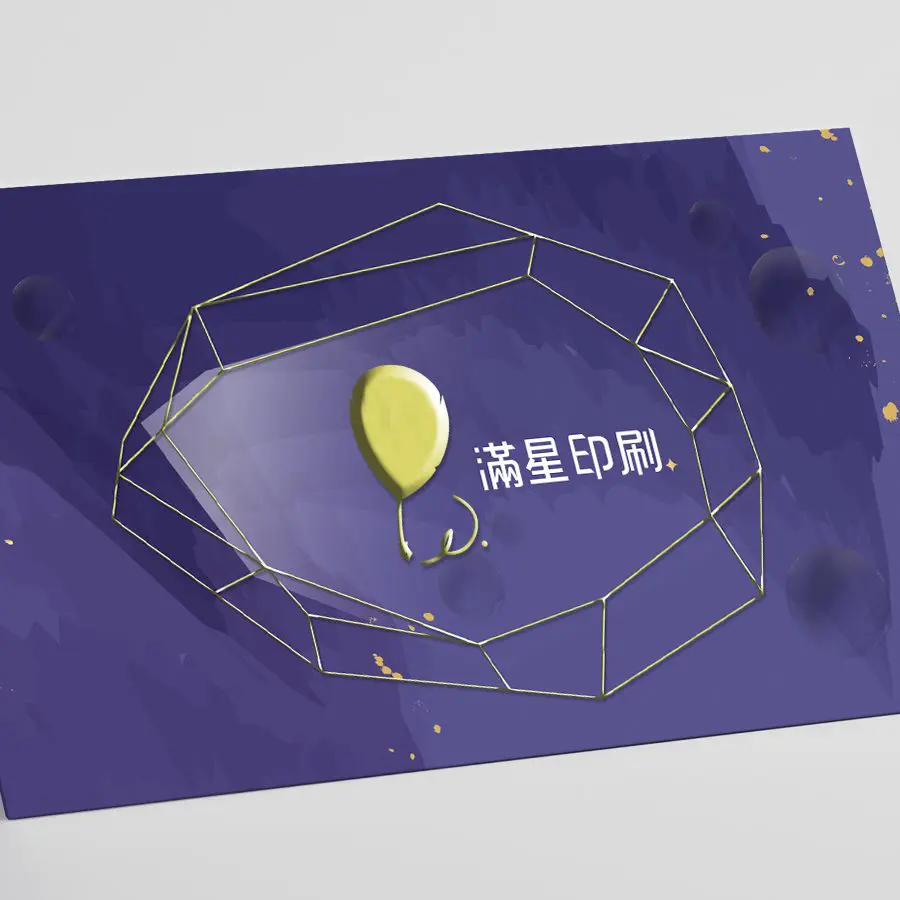 立體浮金+局部光名片底材厚實，正面圖文搭配立體浮金和局部上光，立體浮金凸起增加明顯層次，局部光能點綴重要元素，手感厚實舒適，適合品牌或個人名片使用。